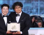 Truyền th&ocirc;ng H&agrave;n Quốc tung h&ocirc; đạo diễn Bong Joon Ho sau giải C&agrave;nh cọ v&agrave;ng