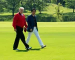 Tổng thống Mỹ Trump đấu golf giao hữu cùng Thủ tướng Nhật Bản Abe