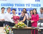 EVN hỗ trợ bệnh nhân nghèo mổ mắt