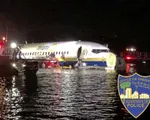 Mỹ điều tra nguyên nhân máy bay Boeing 737 lao xuống sông