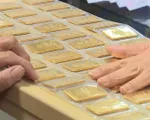 Giá vàng miếng tăng vọt theo thế giới