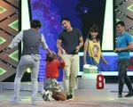 Ca sĩ Miko Lan Trinh quỳ xuống 'cầu xin' Baggio trong Quả cầu bí ẩn