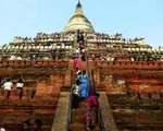 Myanmar cấm du khách leo lên các ngôi chùa ở Bagan