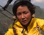 H’Hen Niê gây bất ngờ vì leo thang dây hàng chục mét lên đỉnh núi tại Cuộc đua kỳ thú