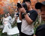 'Chán' chụp ảnh ngoại cảnh, giới trẻ Trung Quốc 'đổ xô' tới các studio chụp ảnh cưới
