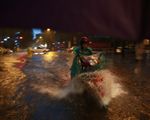 Mưa lớn chiều tối 31/8, nhiều tuyến phố ở Hà Nội ngập úng