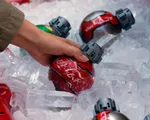 Mỹ lại cho phép mang chai Coca Cola hình quả bom lên máy bay