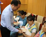 Trung thu sớm của các bé sơ sinh ở Bệnh viện Bưu điện
