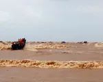 Gấp rút cứu hộ các thuyền viên gặp nạn trên biển