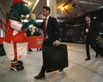 Phản ứng bất ngờ của Mesut Ozil sau khi Arsenal sa thải chú khủng long Gunnersaurus