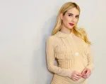 Bị chẩn đoán mắc bệnh tử cung, Emma Roberts sững sờ khi mang thai