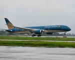 Vietnam Airlines xem xét sa thải tiếp viên nhiễm COVID-19 vi phạm cách ly