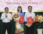 Trao quyết định phê chuẩn, điều động, bổ nhiệm 2 Phó Chủ tịch UBND tỉnh Hậu Giang và nhiều cán bộ