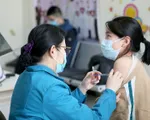 Nhiều người Trung Quốc sẵn sàng chi tiền để về nước tiêm vaccine