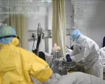 EU chuyển 12 tấn quần áo bảo hộ y tế tới Trung Quốc