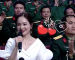 Chiến sĩ 2020: Lan Phương 'ph&aacute;t cuồng' v&igrave; cơ bắp của chiến sĩ