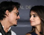 Penelope Cruz chống lại vợ cũ của Johnny Depp