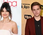 Selena Gomez bất ngờ tiết lộ về nụ hôn đầu đời