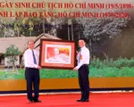 Thủ tướng kí phát hành bộ tem kỉ niệm 130 năm ngày sinh Chủ tịch Hồ Chí Minh