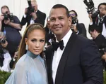 Hoãn đám cưới vì COVID-19, Jennifer Lopez thất vọng