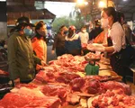 Nghịch lý giá thịt lợn thấp tại trại, cao tại chợ