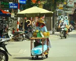Người Hà Nội chật vật mưu sinh dưới nắng hè gay gắt