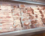 Cảnh giác với “thịt lợn siêu thị” giá siêu rẻ bán trên chợ mạng