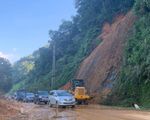 Mưa lũ, sạt lở đất ở Hà Giang: Giao thông ùn ứ nhẹ, vẫn có nguy cơ đất đá đổ xuống