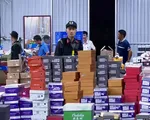 Đột kích kho hàng lậu hơn 10.000 m2 để bán qua livestream Facebook