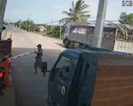 Hành hung nhân viên, đe dọa lái xe mua vé qua trạm BOT