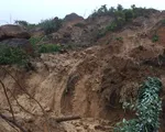 Di dời khẩn cấp người dân trước nguy cơ sạt lở bãi thải mỏ than