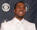 Kanye West vứt tượng vàng Grammy vào toilet