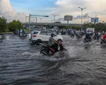 Cần Thơ: Triều cường chưa đạt đỉnh, nhiều tuyến đường đã ngập như sông