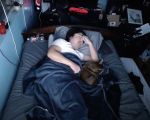 Streamer kiếm 16.000 USD chỉ bằng cách... nằm ngủ