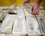 Giá bạc rời khỏi mức đỉnh của 8 năm