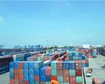 Container rỗng bớt khan hiếm, giá cước vận tải quốc tế vẫn neo cao