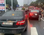 Một trong hai xe Mercedes trùng biển số không xuất trình được giấy tờ