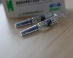 EU cấm xuất khẩu vaccine COVID-19 gây sụt giảm nguồn cung trên toàn cầu