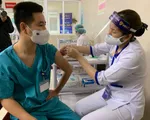 Hà Nội: 100% nhân viên y tế tiêm vaccine trở lại công việc bình thường