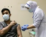 40 nhân viên y tế Malaysia mắc COVID-19 dù tiêm đủ vaccine