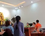 'Thần y' chữa bách bệnh bằng máy kẹp 'cả thế giới mới có một cái'