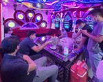 Bất chấp lệnh cấm, quán karaoke tiếp khách Trung Quốc vừa cách ly xong