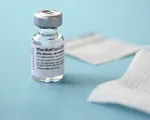 Canada là nước đầu tiên cấp phép vaccine Pfizer cho trẻ trên 12 tuổi