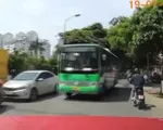 'Hung thần' xe bus lấn làn gây nguy hiểm cho người tham gia giao thông