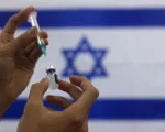 Israel tiêm mũi vaccine thứ 3 cho người trên 60 tuổi