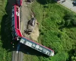 Tàu hỏa va chạm với xe tải và trật bánh tại Ba Lan, nhiều người bị thương