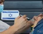 Israel hạ độ tuổi tiêm mũi vaccine tăng cường