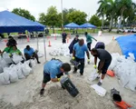 Bão nhiệt đới Fred đổ bộ vào Florida, có nguy cơ gây ra các đợt triều cường nguy hiểm