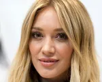 Hilary Duff nhiễm biến chủng Delta, đau đầu dữ dội, mất khứu giác và vị giác