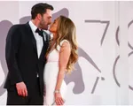 Jennifer Lopez, Ben Affleck ra mắt tại thảm đỏ Venice